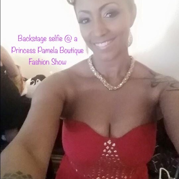 💐🟡LAST ONE: Red and Gold Stud Dress - Medium - Picture 10 of 12